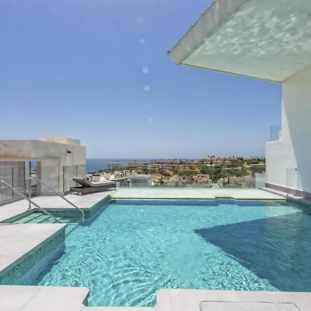 Vivi Homes - Luca Pool, Gym, & Sea View *