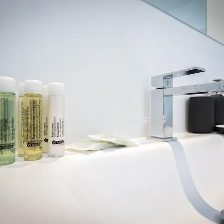 Vivi Homes - Luca Pool, Gym, & Sea View フエンヒロラ