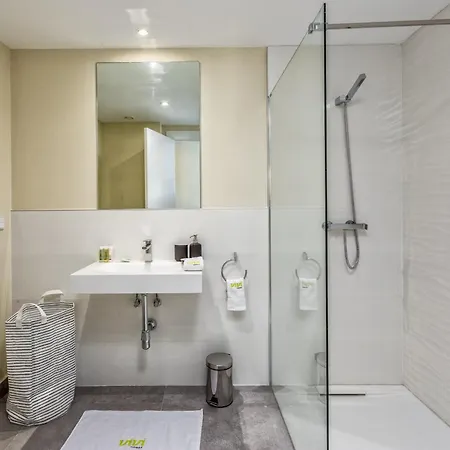 Vivi Homes - Luca Pool, Gym, & Sea View フエンヒロラ