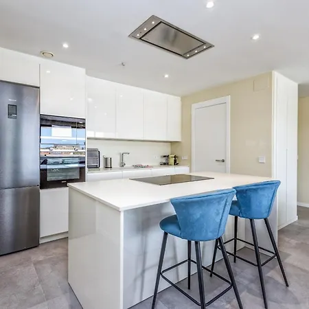 アパート Vivi Homes - Luca Pool, Gym, & Sea View *