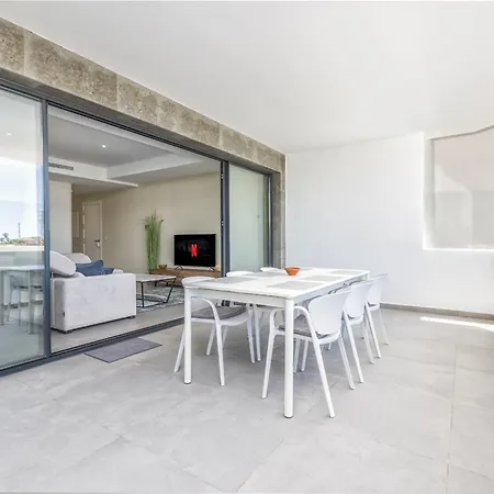 アパート Vivi Homes - Luca Pool, Gym, & Sea View *