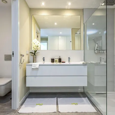 Vivi Homes - Luca Pool, Gym, & Sea View フエンヒロラ