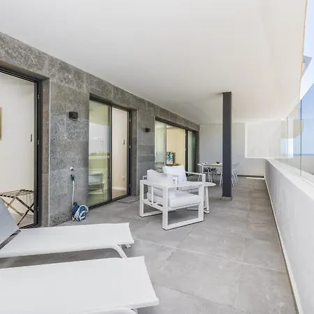 Vivi Homes - Luca Pool, Gym, & Sea View