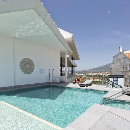 Appartement Vivi Homes - Luca Pool, Gym, & Sea View